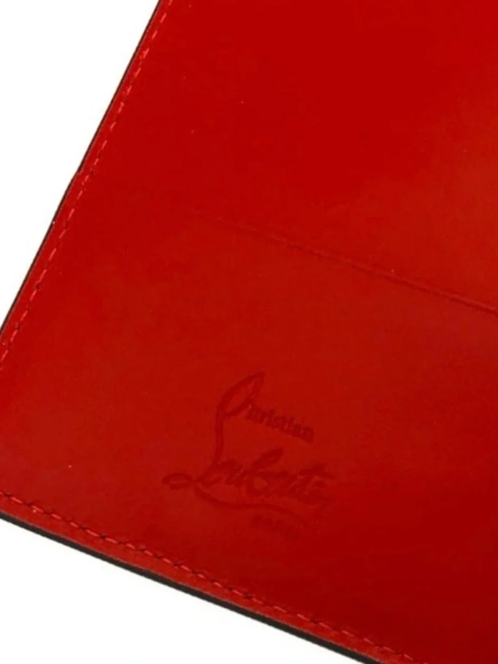 ✨🛍️ Christian Louboutin Loubitag Graffiti Patent Leather Passport Holder